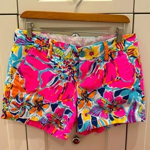 Lilly Pulitzer Callahan Shorts Size 4 bright pink and blue floral EUC